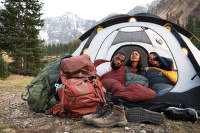 Dormitul în aer liber sub cort