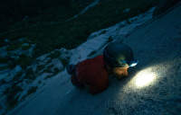 cățărare cu lanterna frontală