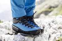 Cizme rezistente pentru drumeții dificile