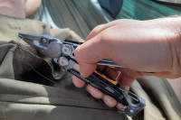 Repararea pantalonilor pe drumeție