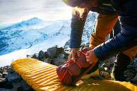 sac de dormit împachetat