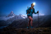 drumeție cu lanternă frontală