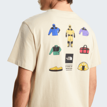 Tricou cu mânecă scurtă The North Face Icon Celebration Regular Short Sleeve Tee-Graphic Men DOM DESERT STONE