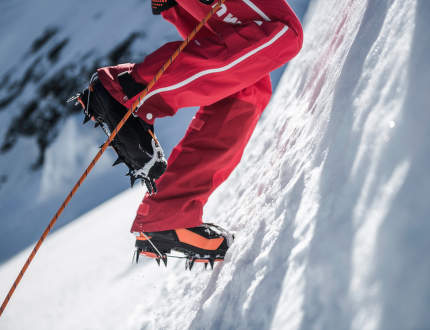 Crampoane sau, de asemenea, fiare de alpinism și dezvoltarea lor