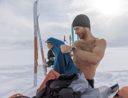 Ghid de selecție: compararea materialelor pentru lenjeria termică și lenjeria funcțională